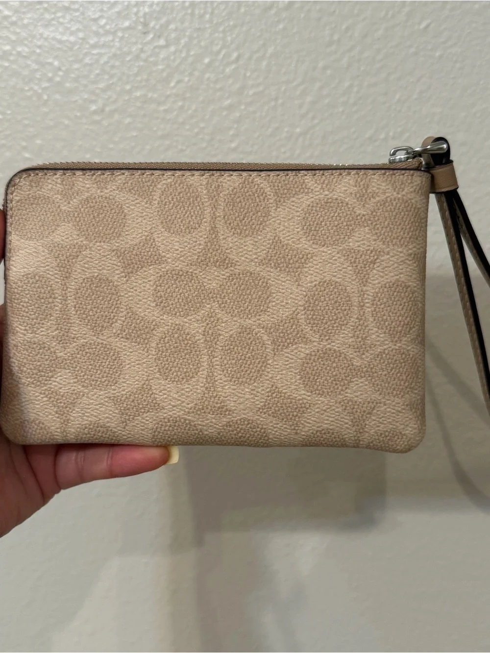 Coach Corner Zip Wristlet Signature Canvas Sand Taupe NWT CW854